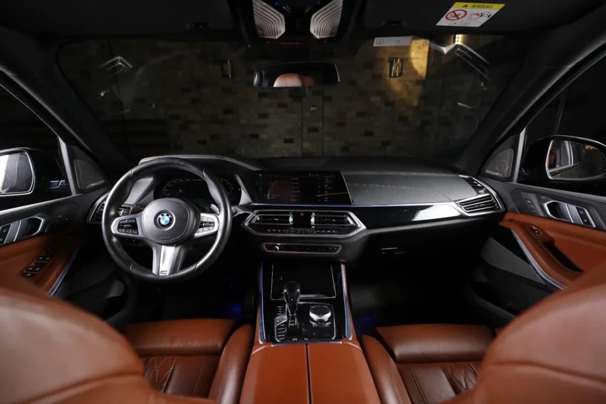 بي ام دبليو X5 2021 اكس درايف 40 اي أسود أوتوماتيك — مستعملة