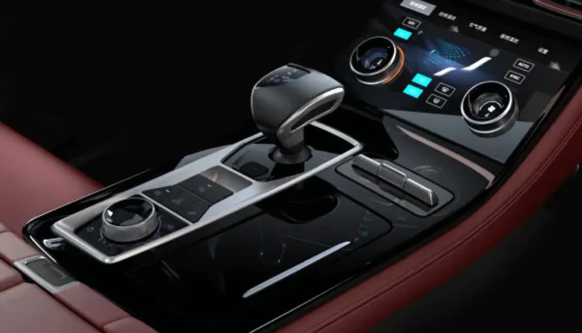 جيتور اكس 70 بلس 2026 لاكشري أحمر أوتوماتيك — جديدة