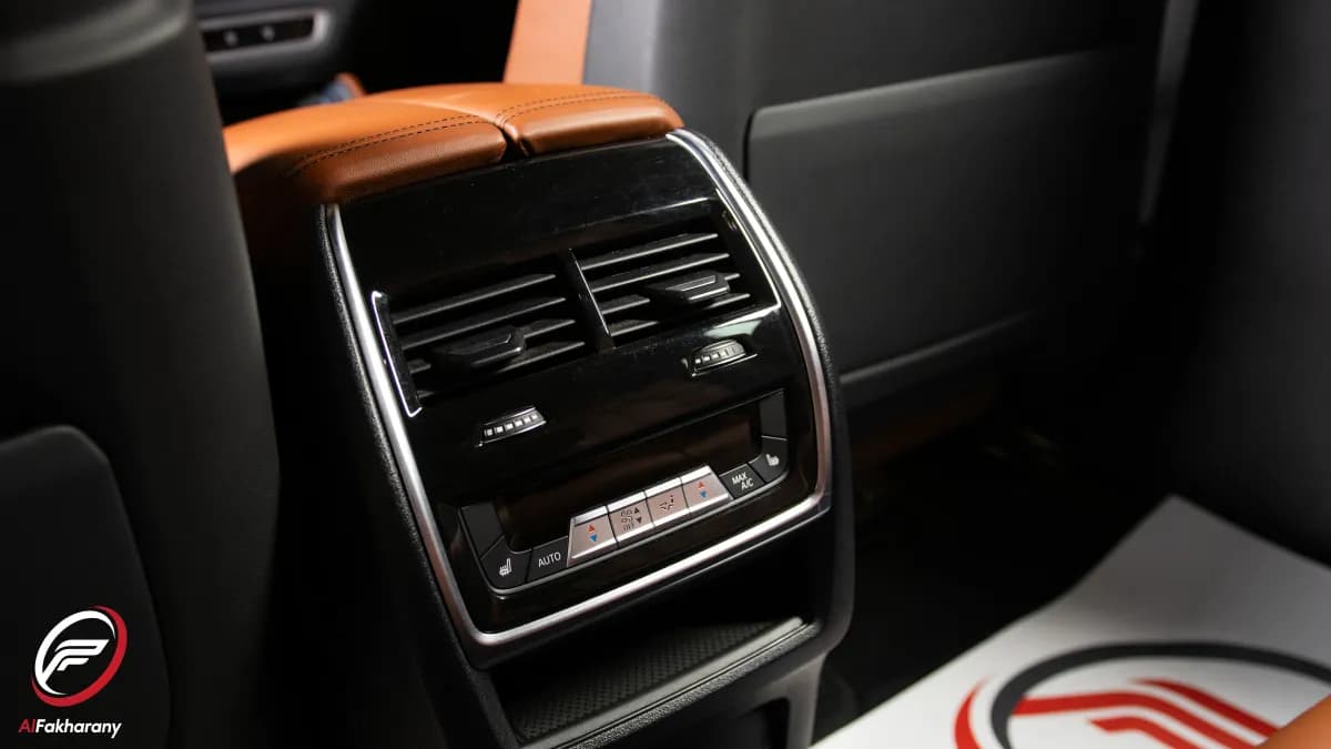 بي ام دبليو X6 2024 ام 60 اي اكس درايف أسود أوتوماتيك — مستعملة