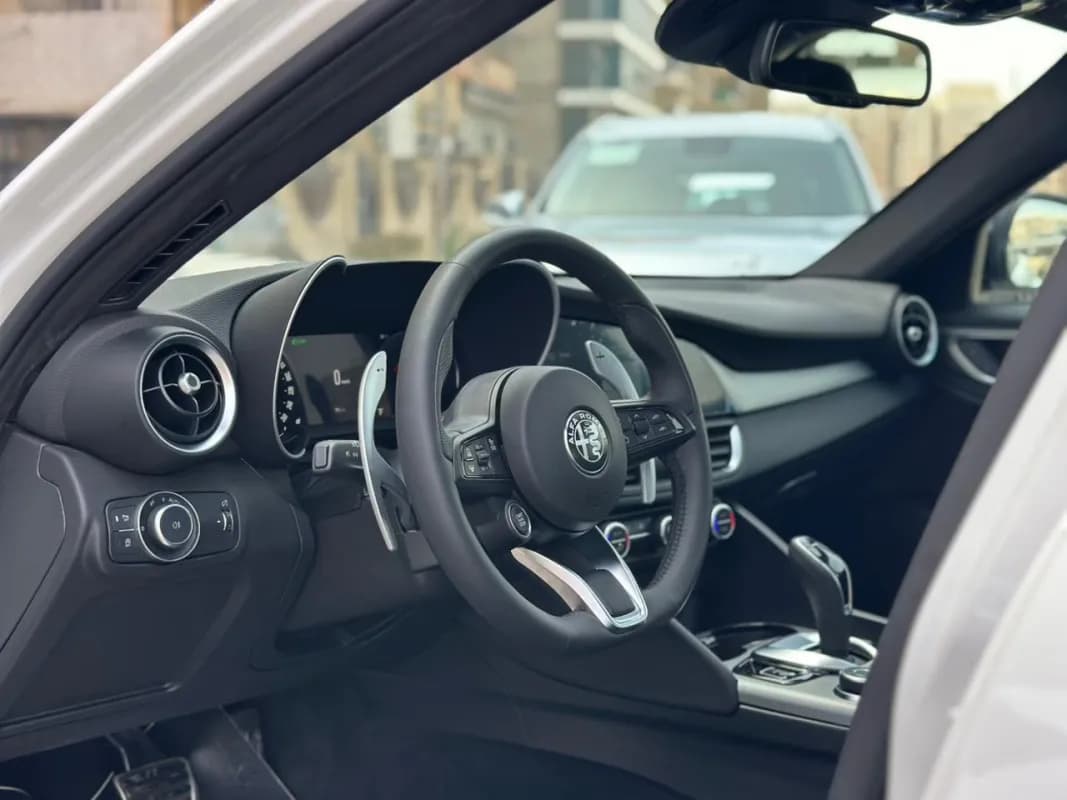 ألفا روميو جوليا 2026