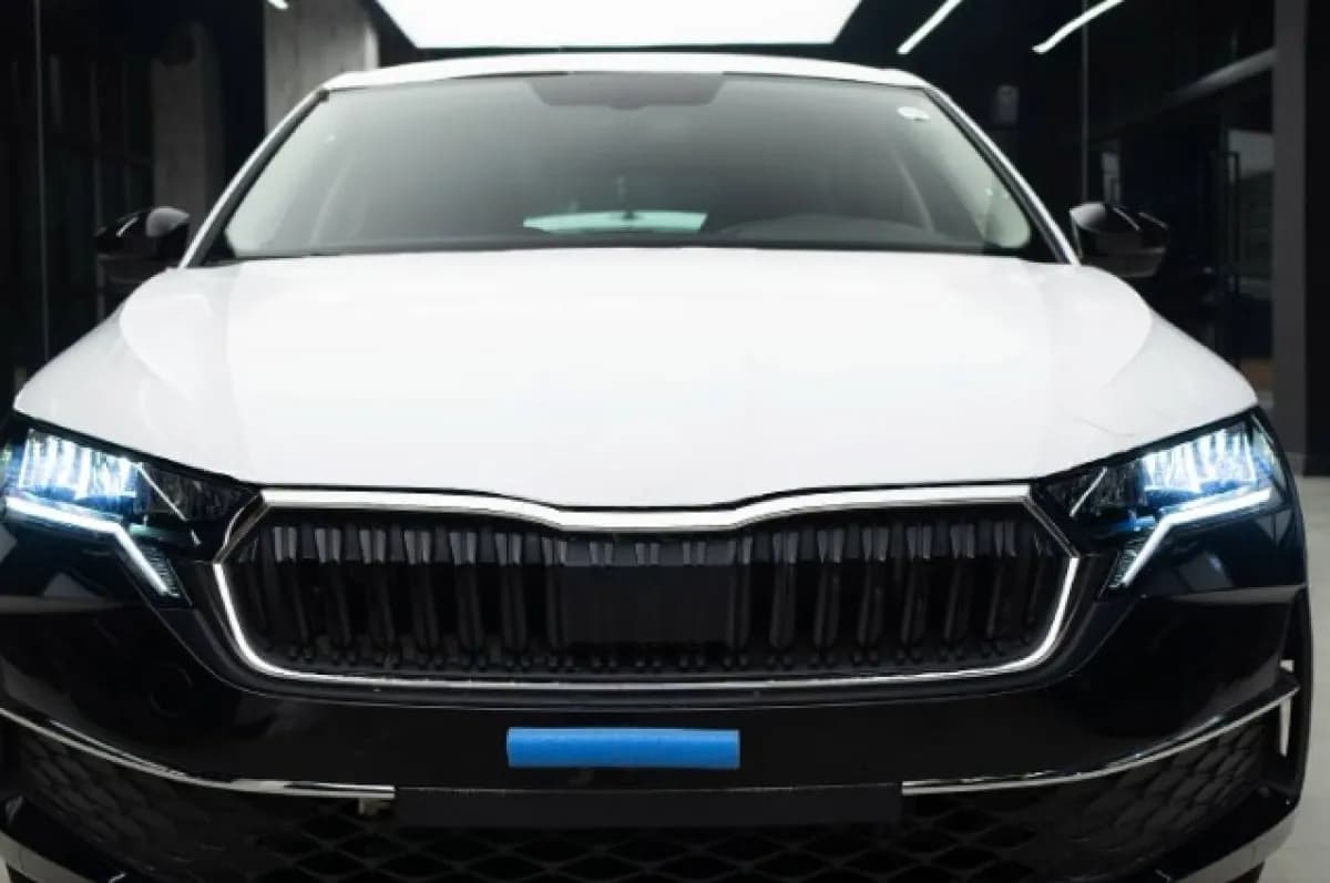 سكودا اوكتافيا A8 2026 لوفت أسود أوتوماتيك — جديدة