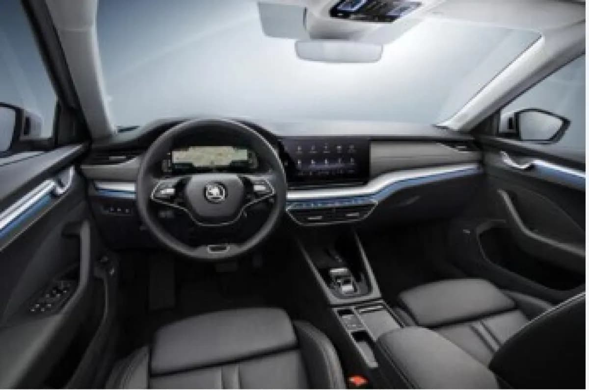 سكودا اوكتافيا A8 2026 لاونج أزرق أوتوماتيك — جديدة