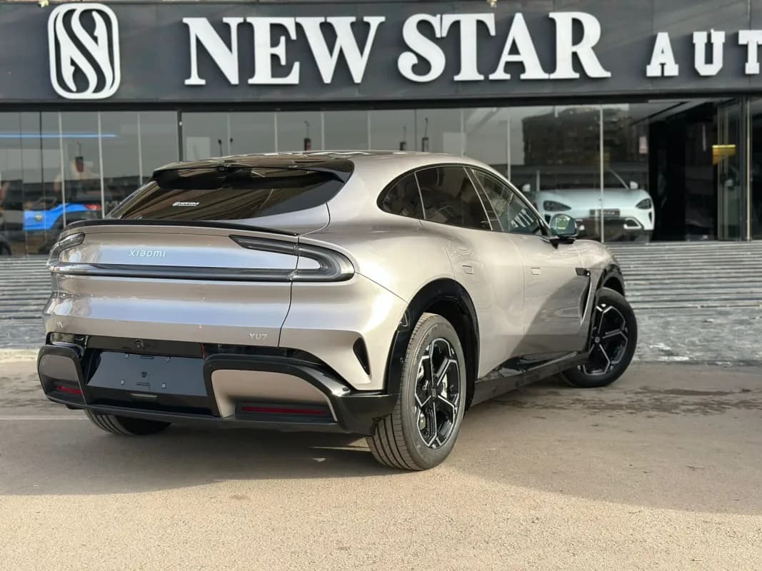 شاومي Yu7 2025 دول موتور ماكس فضي أوتوماتيك — جديدة