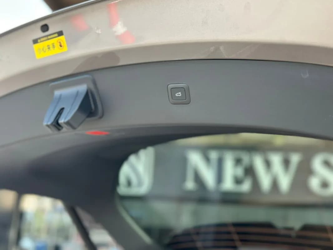 شاومي Yu7 2025 دول موتور ماكس فضي أوتوماتيك — جديدة