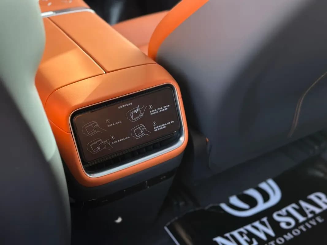 شاومي Yu7 2025 دول موتور ماكس فضي أوتوماتيك — جديدة