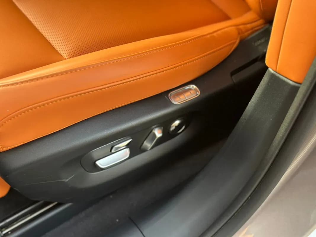 شاومي Yu7 2025 دول موتور ماكس فضي أوتوماتيك — جديدة