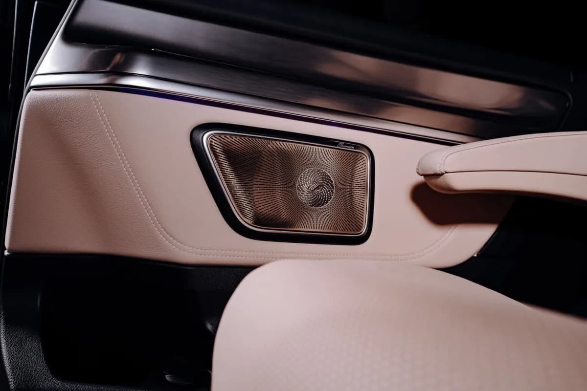 مرسيدس بنز V300 فيانو 2026