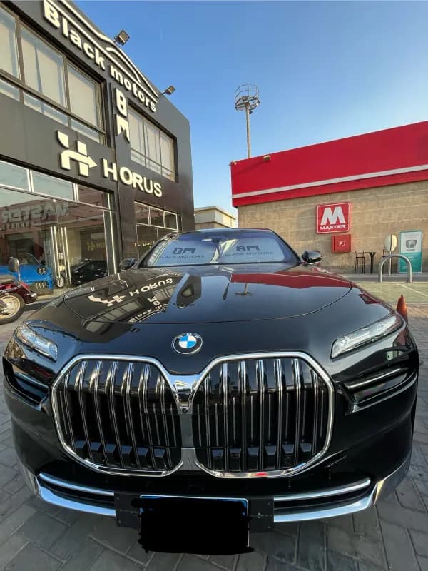 بي ام دبليو 740i 2024 بيور اكسلنس أسود أوتوماتيك — مستعملة