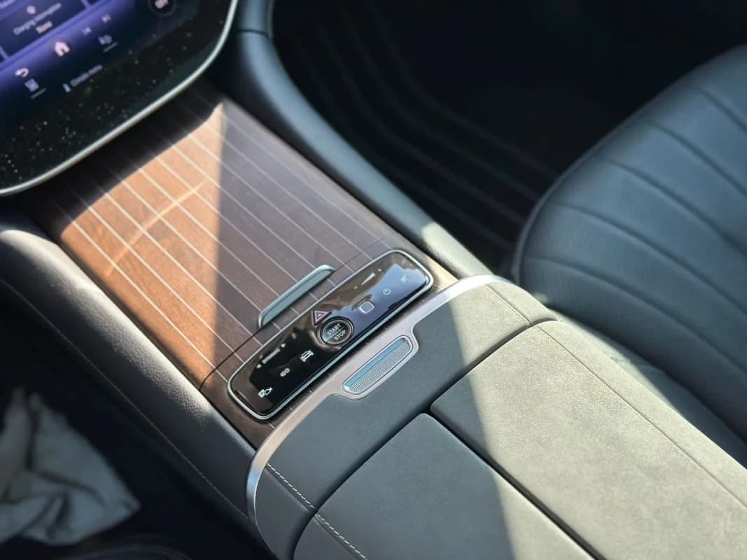 مرسيدس بنز EQS 2023