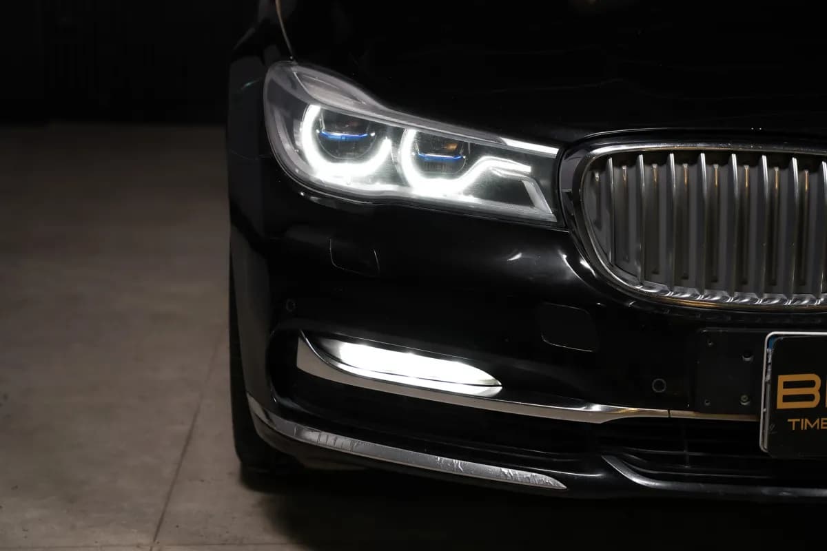 بي ام دبليو 740i 2019 بيور اكسلنس أسود أوتوماتيك — مستعملة