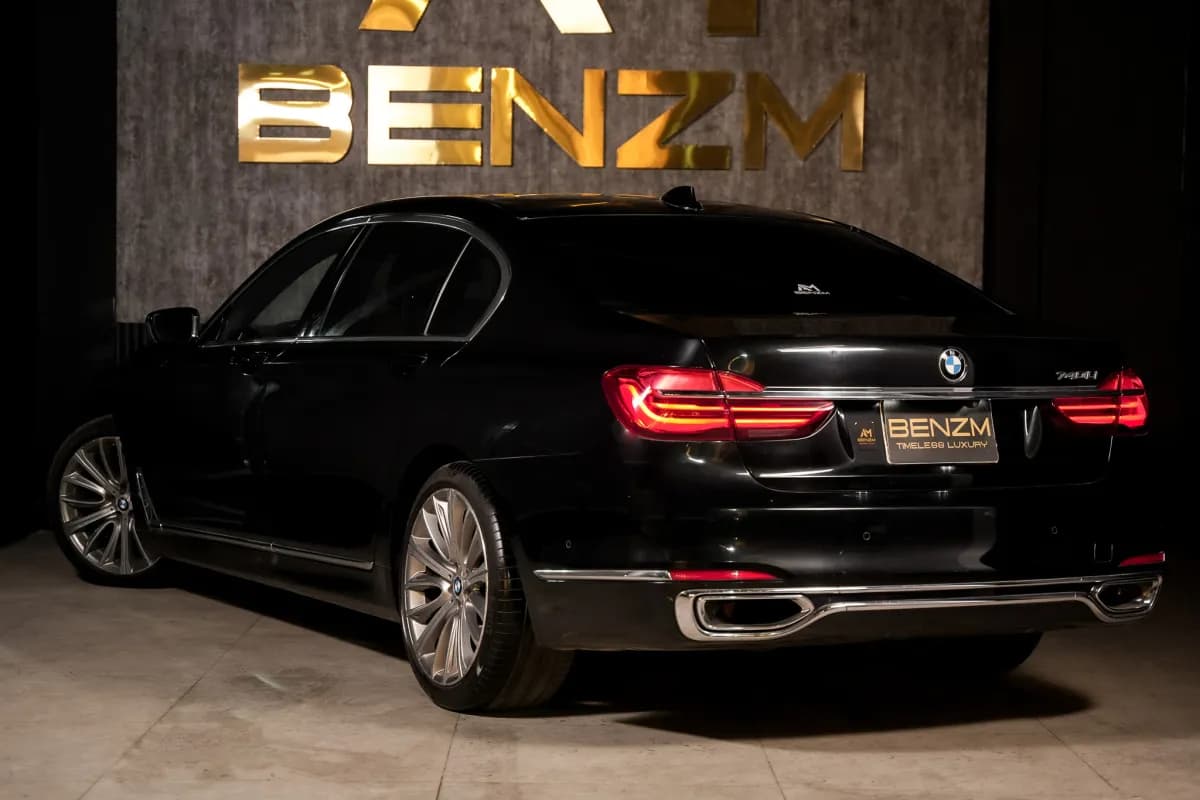بي ام دبليو 740i 2019 بيور اكسلنس أسود أوتوماتيك — مستعملة