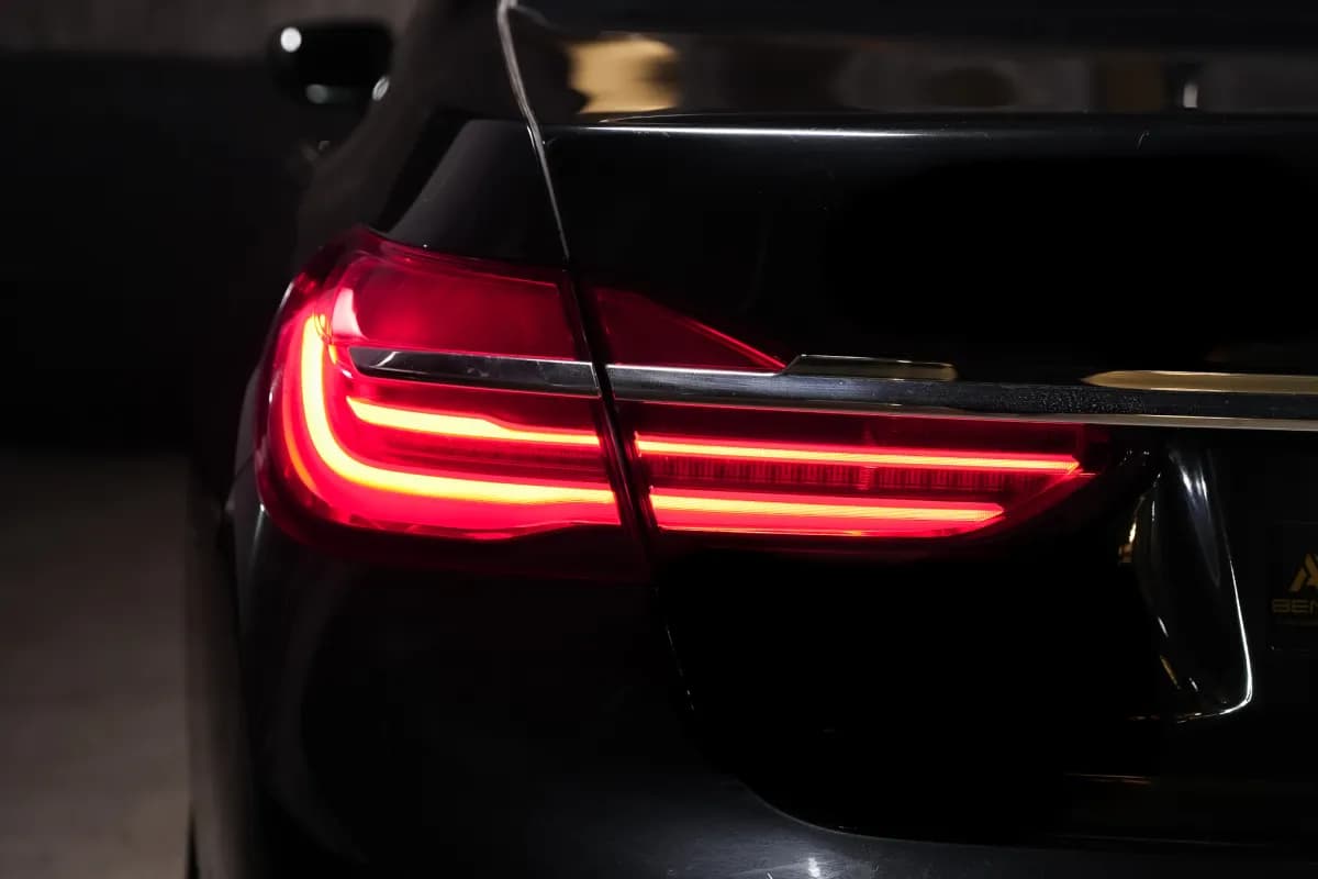 بي ام دبليو 740i 2019 بيور اكسلنس أسود أوتوماتيك — مستعملة