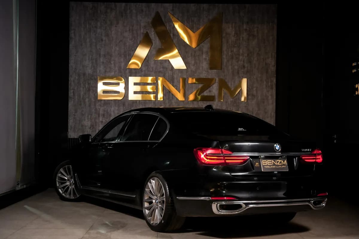 بي ام دبليو 740i 2019 بيور اكسلنس أسود أوتوماتيك — مستعملة