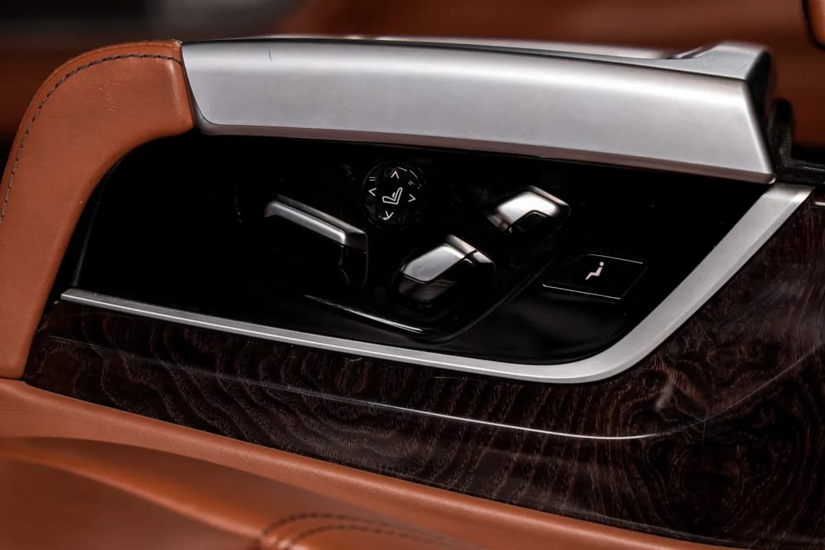 بي ام دبليو 740i 2019 بيور اكسلنس أسود أوتوماتيك — مستعملة