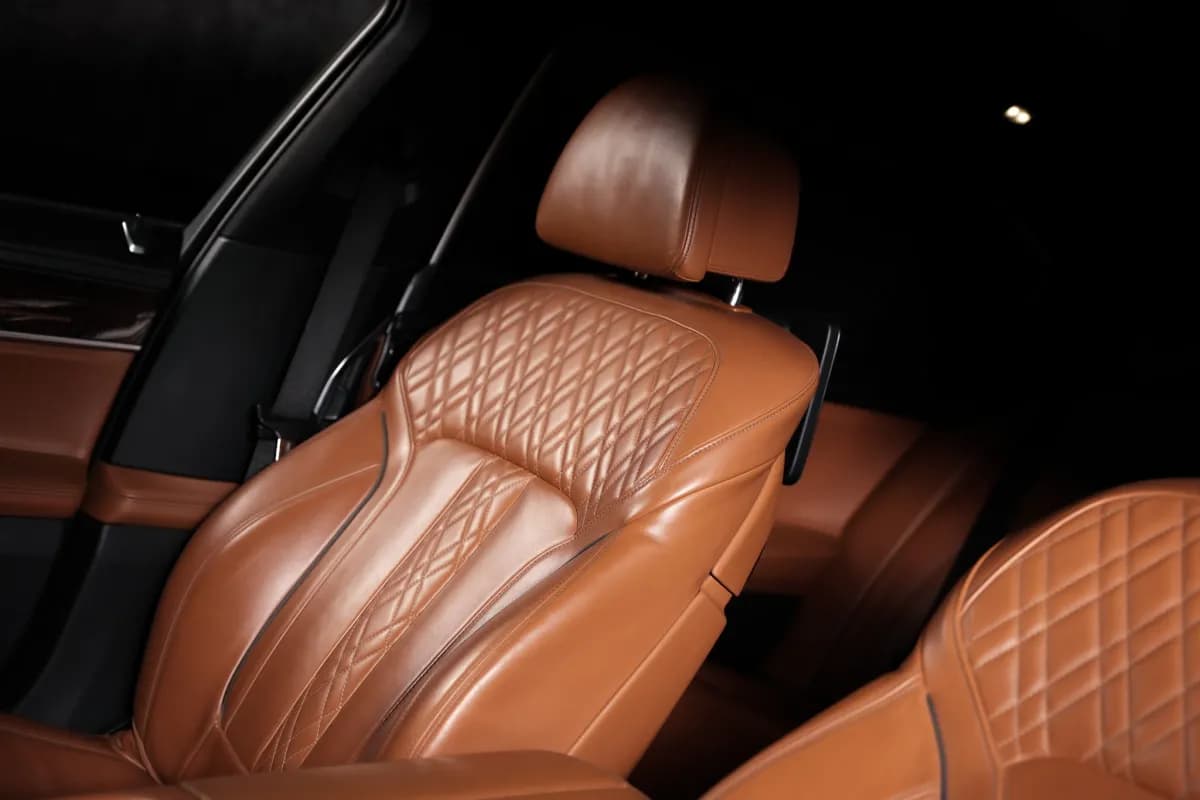 بي ام دبليو 740i 2019 بيور اكسلنس أسود أوتوماتيك — مستعملة