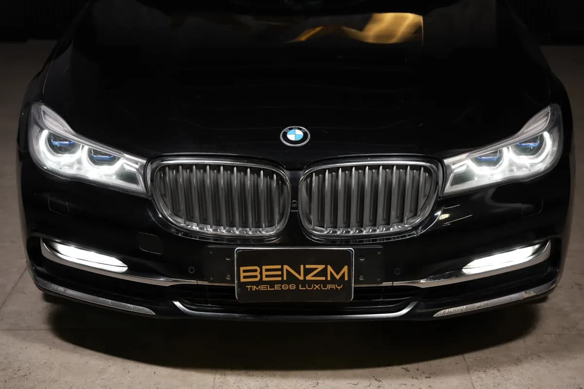 بي ام دبليو 740i 2019 بيور اكسلنس أسود أوتوماتيك — مستعملة