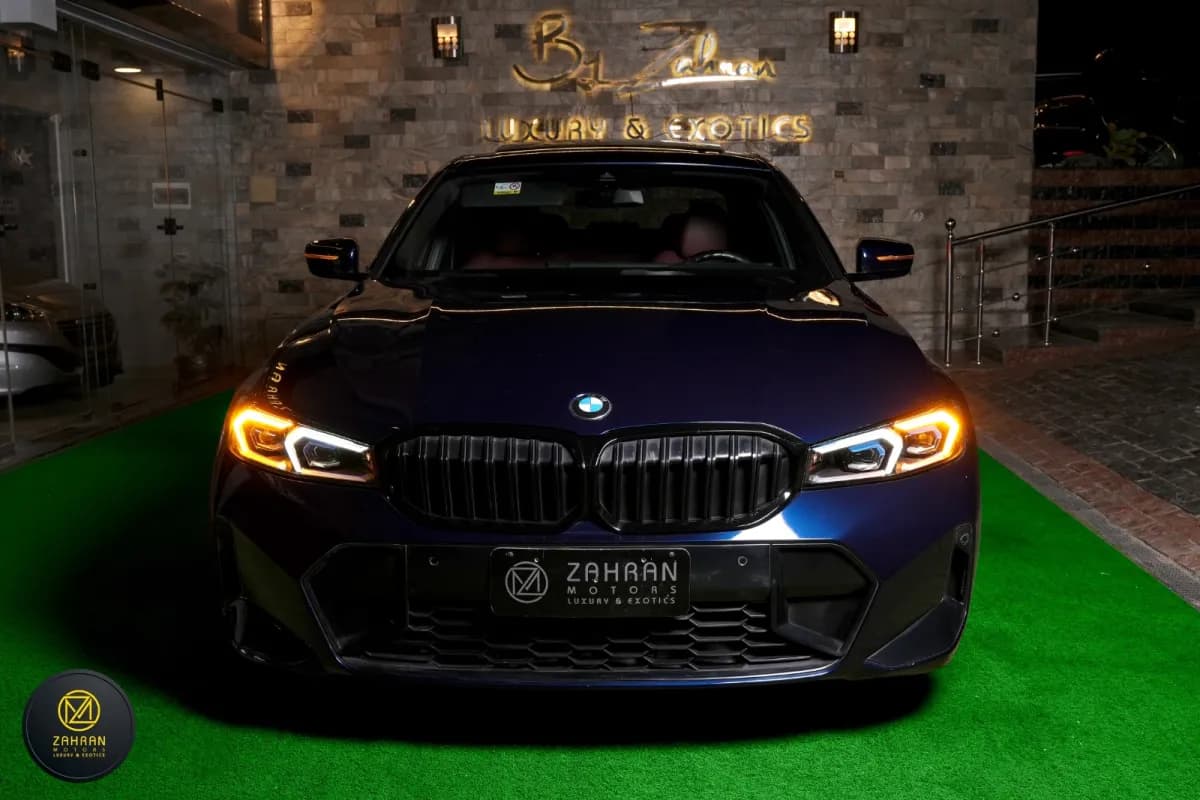 بي ام دبليو 330 2024 ام سبورت أزرق الداكن أوتوماتيك — مستعملة