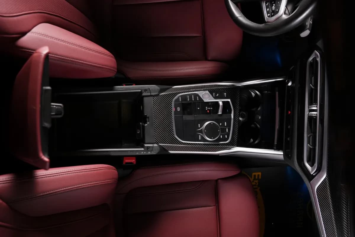 بي ام دبليو 330 2024 ام سبورت أزرق الداكن أوتوماتيك — مستعملة