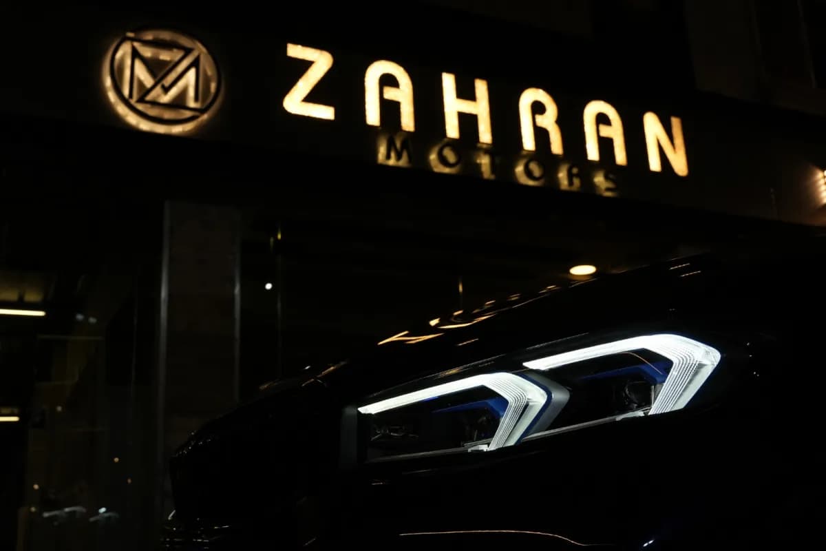 بي ام دبليو 330 2024 ام سبورت أزرق الداكن أوتوماتيك — مستعملة