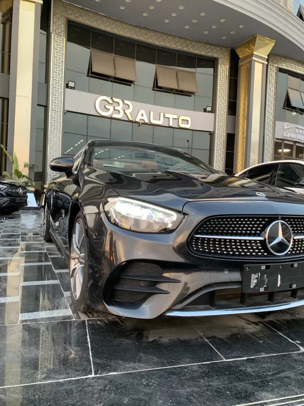 مرسيدس بنز E200 2022 كونفيرتابل هيفي لوديد رمادي أوتوماتيك — مستعملة