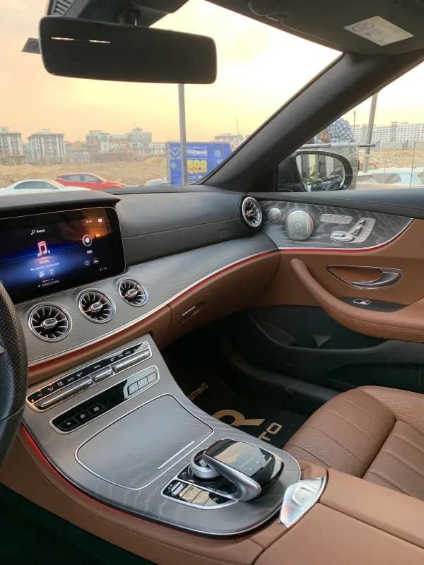 مرسيدس بنز E200 2022 كونفيرتابل هيفي لوديد رمادي أوتوماتيك — مستعملة