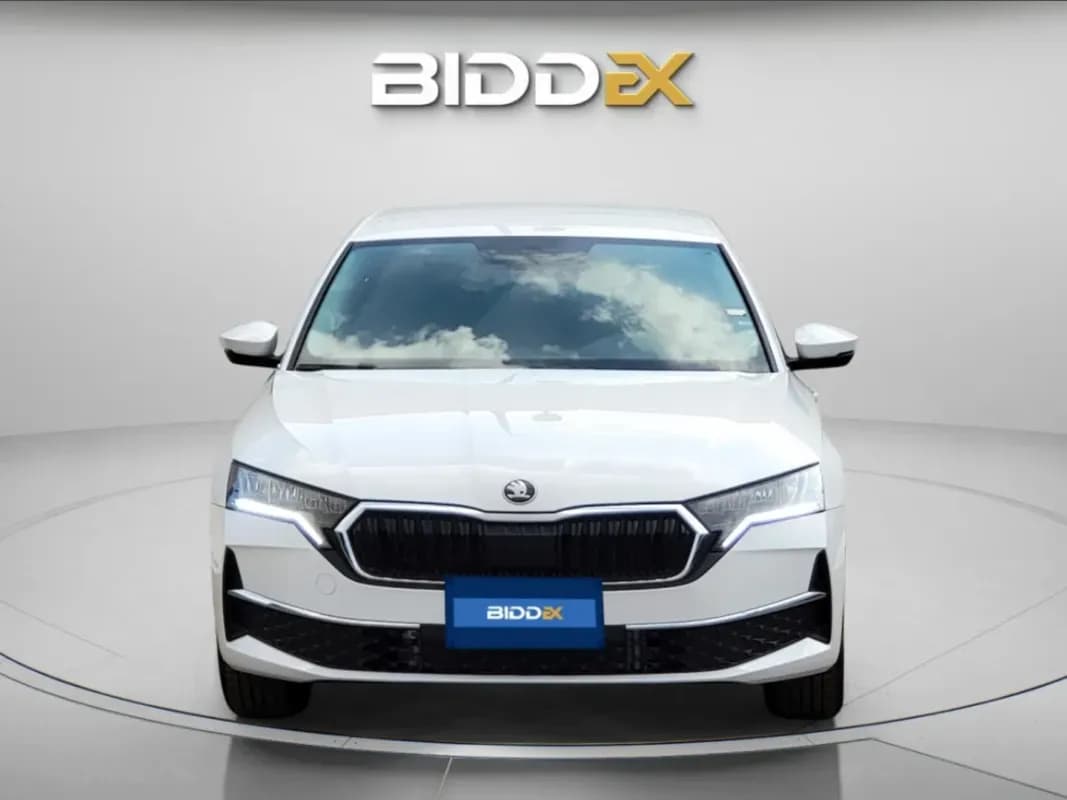 سكودا اوكتافيا A8 2026 لوفت أبيض أوتوماتيك — جديدة