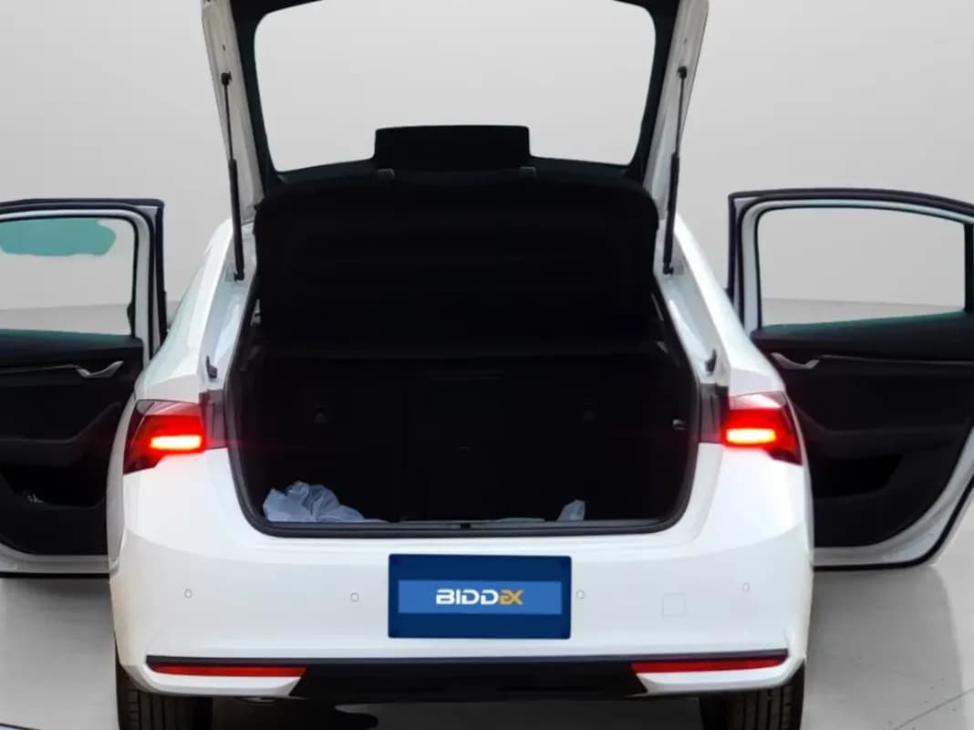 سكودا اوكتافيا A8 2026 لوفت أبيض أوتوماتيك — جديدة