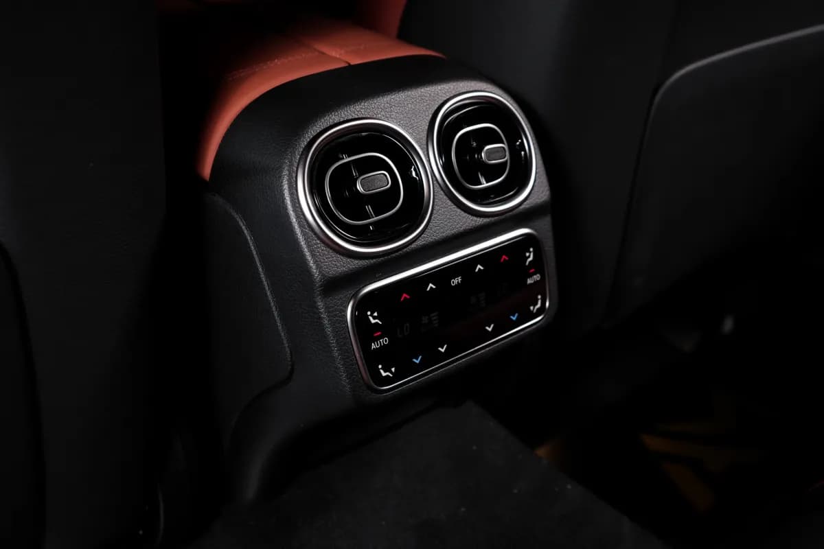 مرسيدس بنز C180 2026