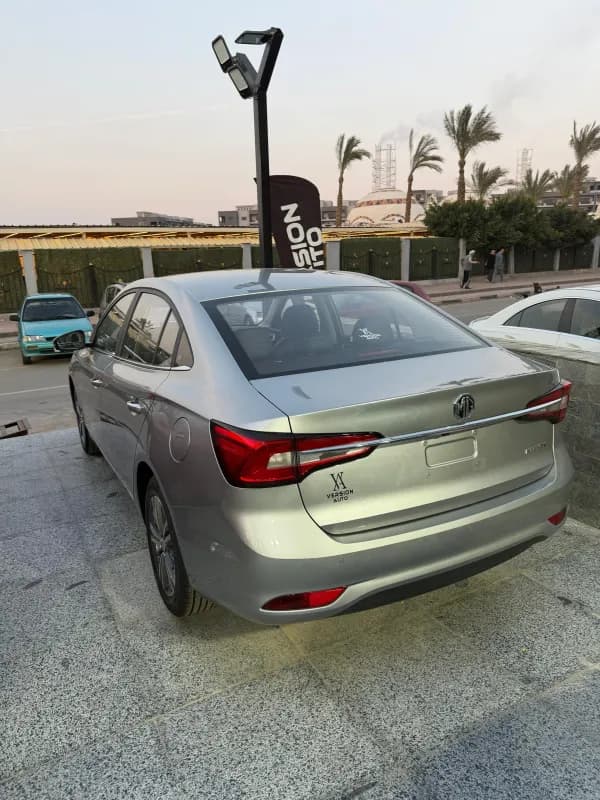 ام جي 5 2026 لاكشري فضي أوتوماتيك — جديدة