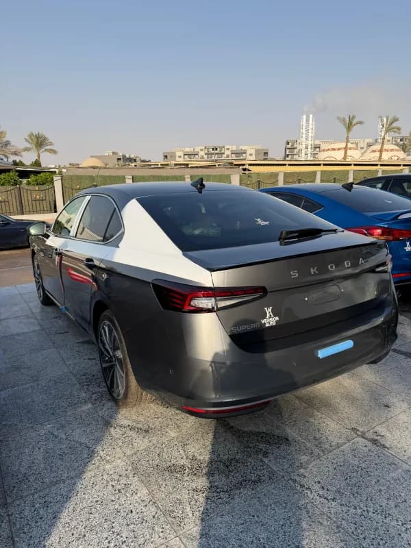 سكودا سوبرب 2026 (ال &كيه (وكيل رمادي أوتوماتيك — جديدة