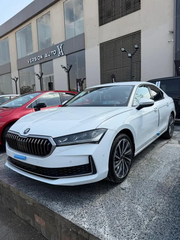 سكودا سوبرب 2026 (ال &كيه (وكيل أبيض أوتوماتيك — جديدة