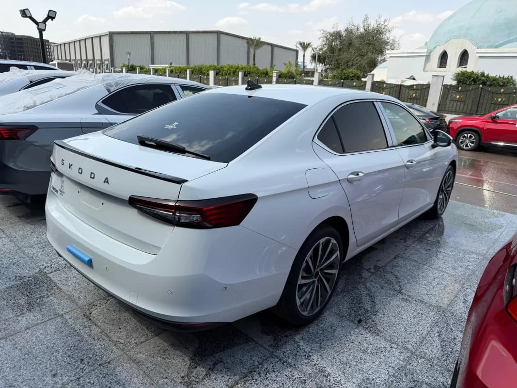 سكودا سوبرب 2026 (ال &كيه (وكيل أبيض أوتوماتيك — جديدة