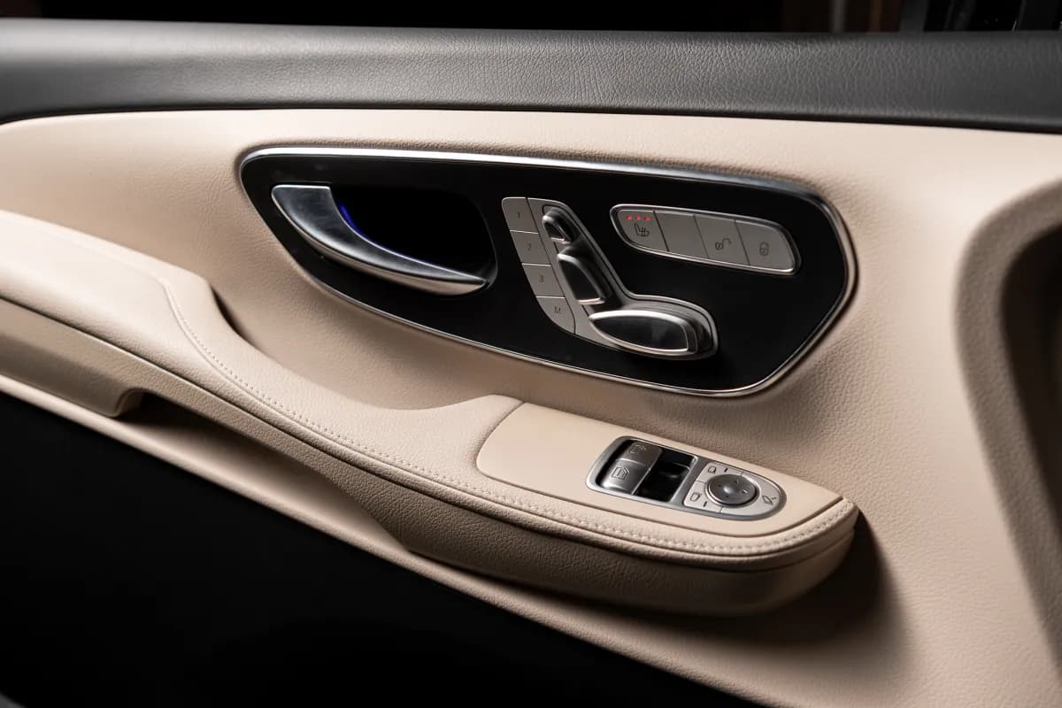 مرسيدس بنز V 300 2026