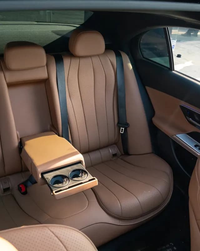 مرسيدس بنز E200 2024