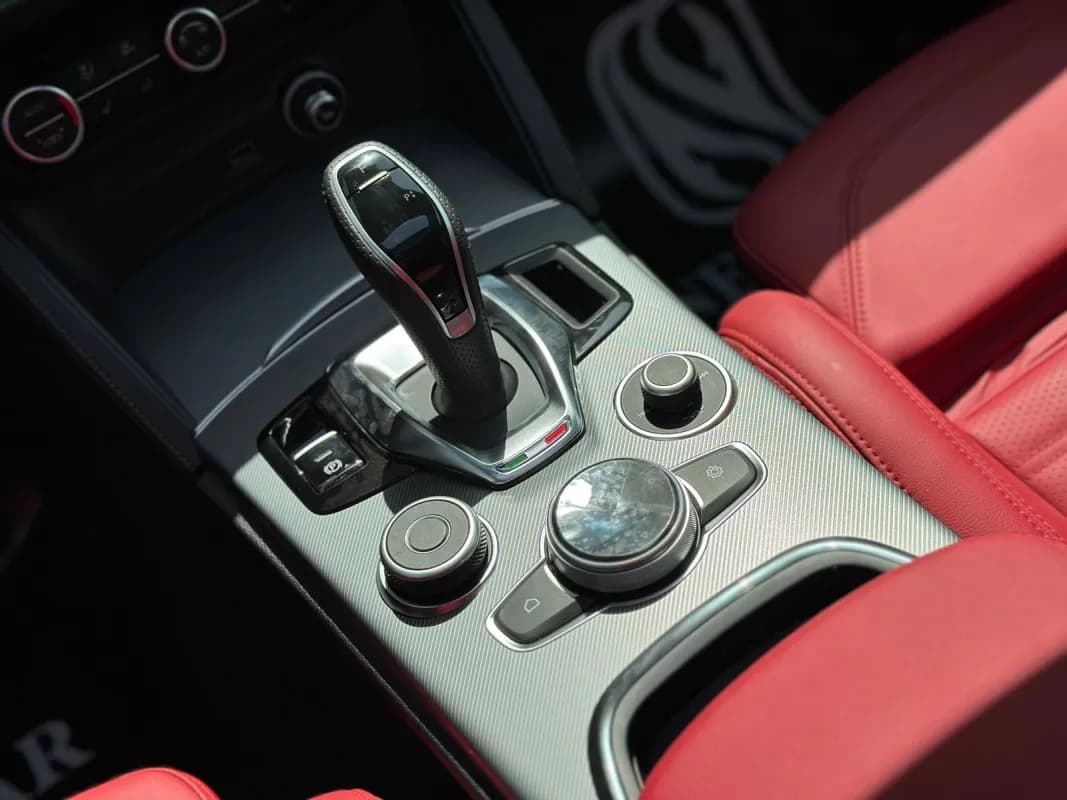 ألفا روميو ستيلفيو 2026