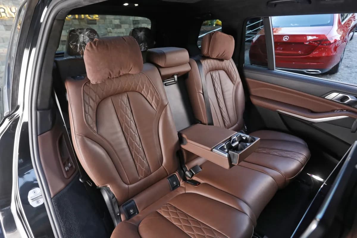 بي ام دبليو X7 2021 اكس درايف 40 اي أسود أوتوماتيك — مستعملة