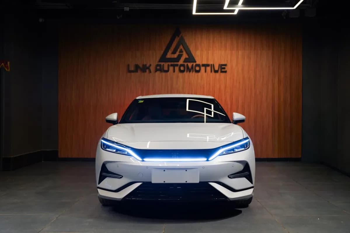 بي واي دي سونج ال 2025 662 كيه ام الترا أبيض أوتوماتيك — جديدة