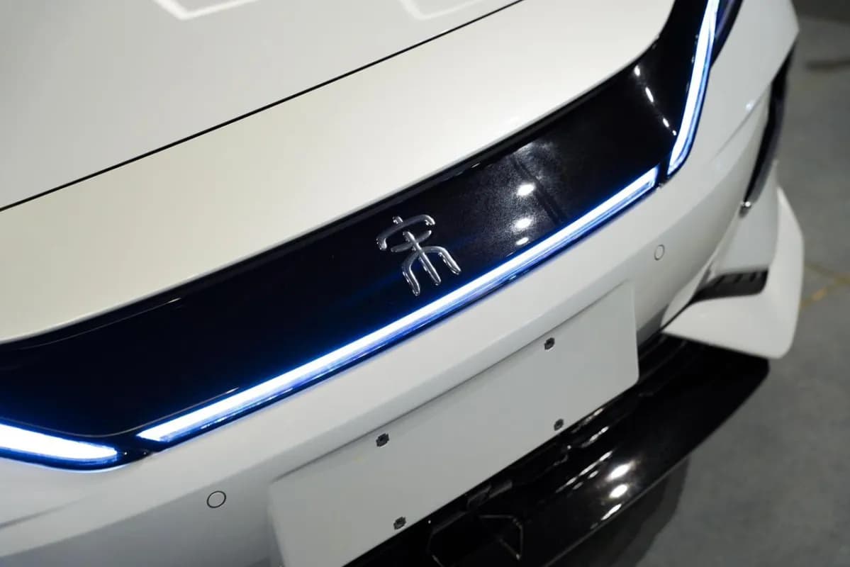 بي واي دي سونج ال 2025 662 كيه ام الترا أبيض أوتوماتيك — جديدة