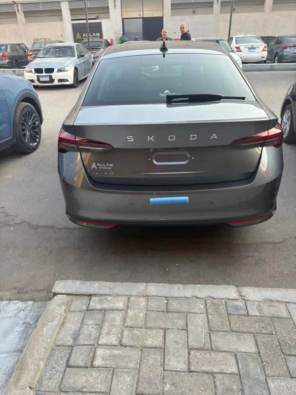 سكودا اوكتافيا A8 2026 لوفت رمادي إسمنتي أوتوماتيك — جديدة