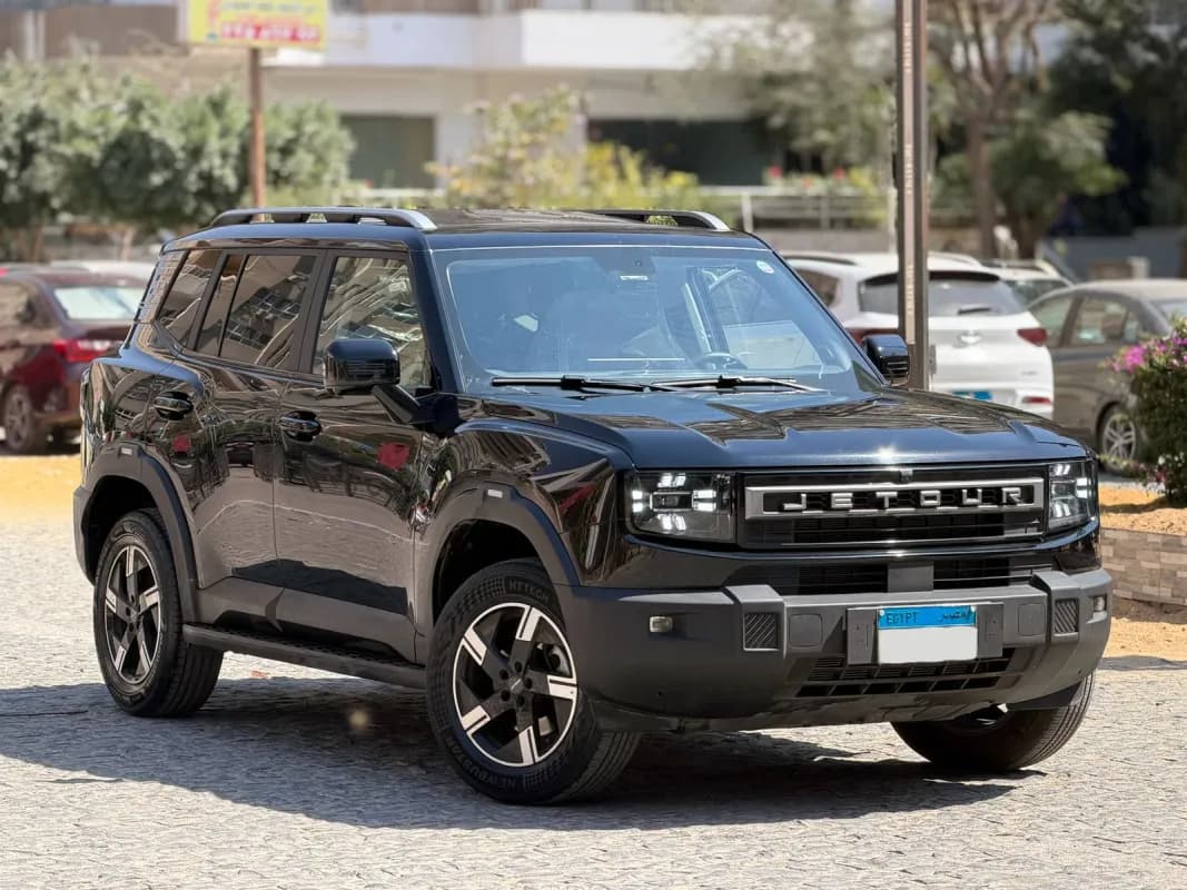 جيتور تي 1 2025 لاكشيري أسود أوتوماتيك — مستعملة