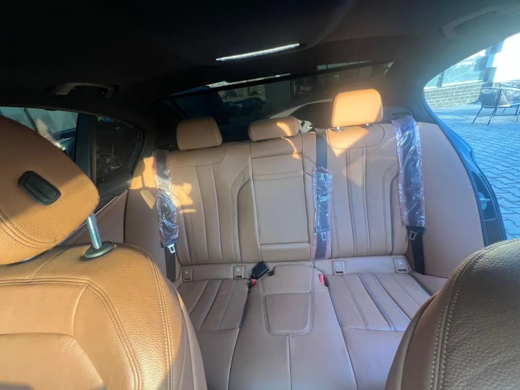 بي ام دبليو 520 2023 لاكشيري أسود أوتوماتيك — مستعملة