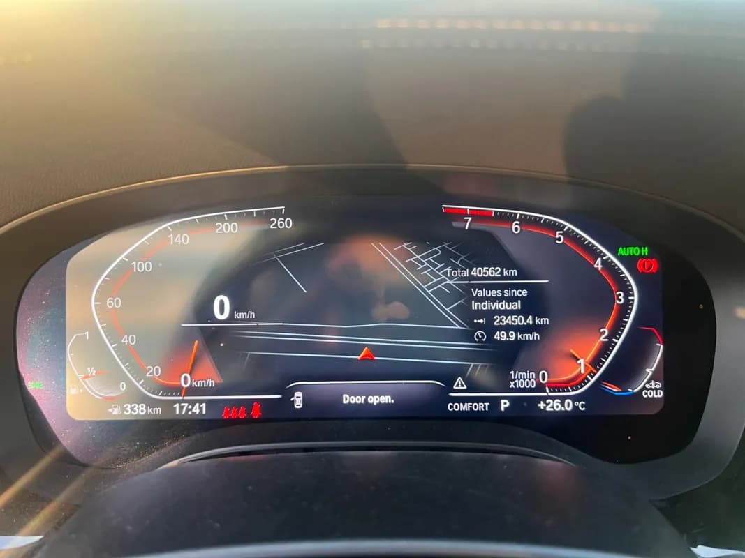 بي ام دبليو 520 2023 لاكشيري أسود أوتوماتيك — مستعملة