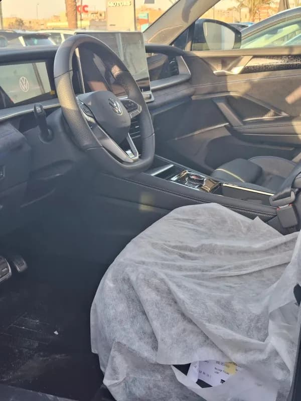 فولكس فاجن Tayron 2026 ار لاين فضي أوتوماتيك — جديدة