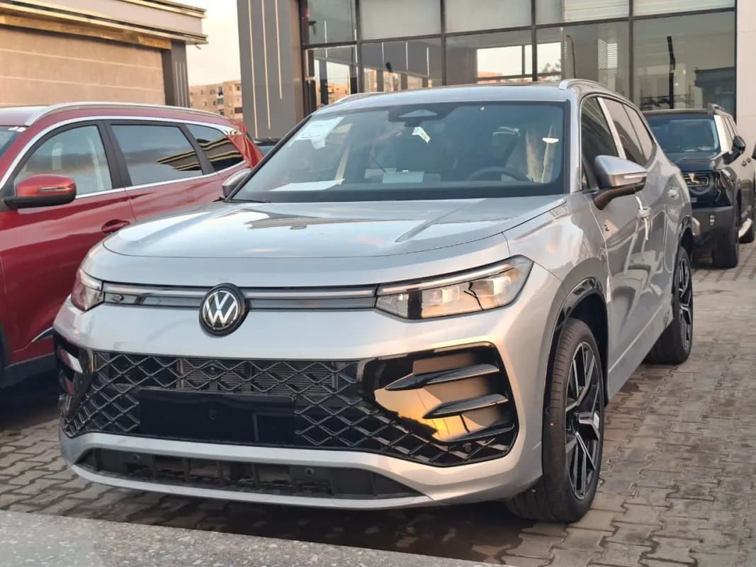 فولكس فاجن Tayron 2026 ار لاين فضي أوتوماتيك — جديدة