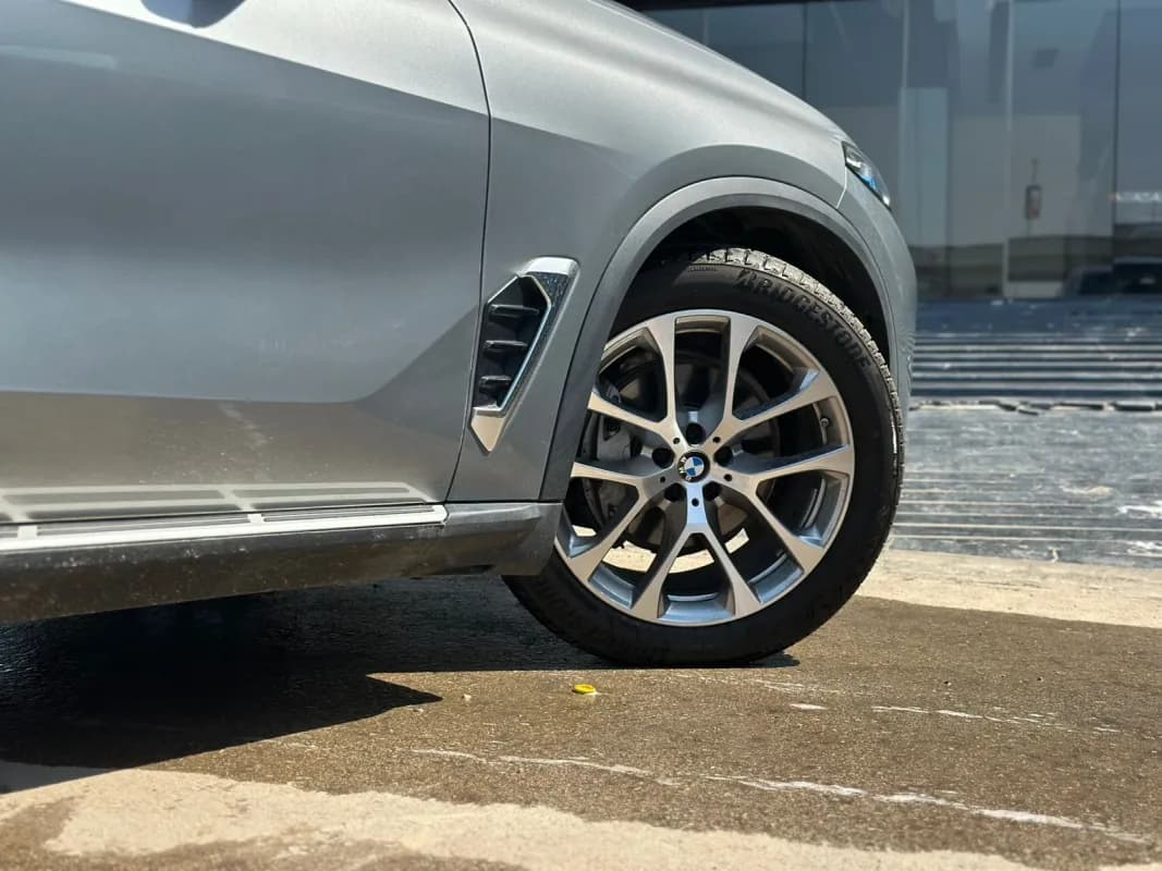 بي ام دبليو X5 2025 بيز لاين فضي أوتوماتيك — مستعملة
