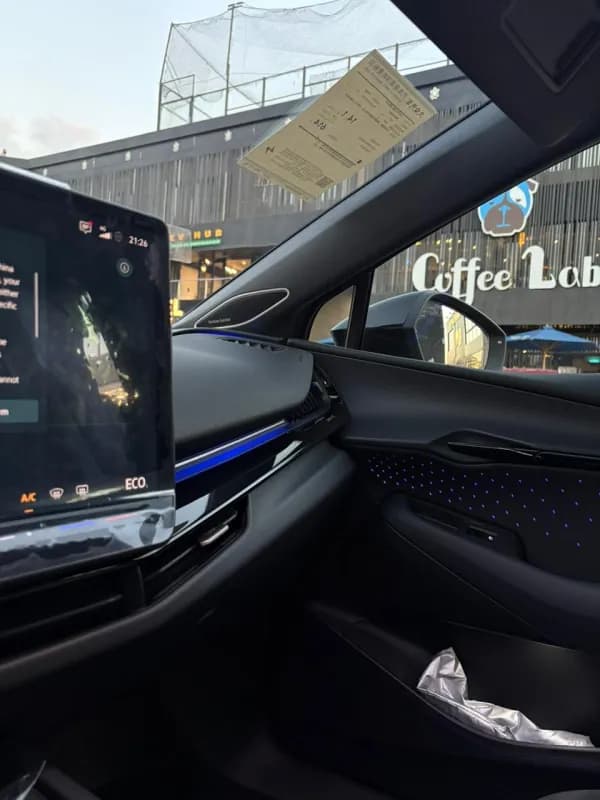 فولكس فاجن اي دي UNYX 2024 التيميت ايدشن رمادي أوتوماتيك — جديدة