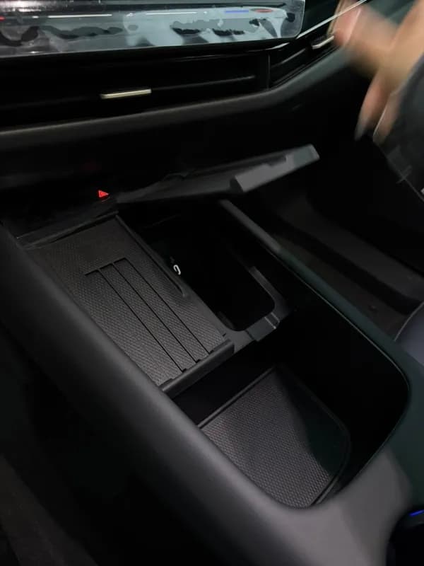 فولكس فاجن اي دي UNYX 2024 التيميت ايدشن رمادي أوتوماتيك — جديدة