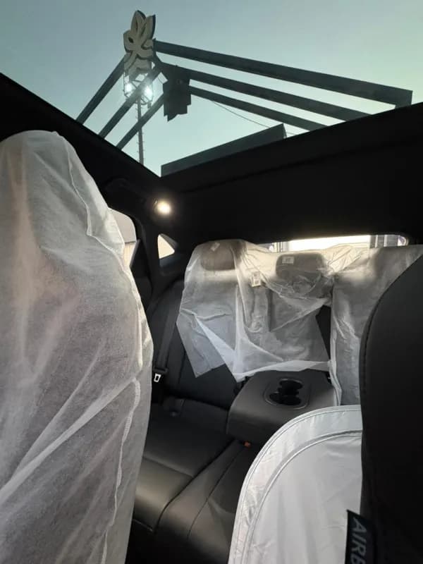 فولكس فاجن اي دي UNYX 2024 التيميت ايدشن رمادي أوتوماتيك — جديدة