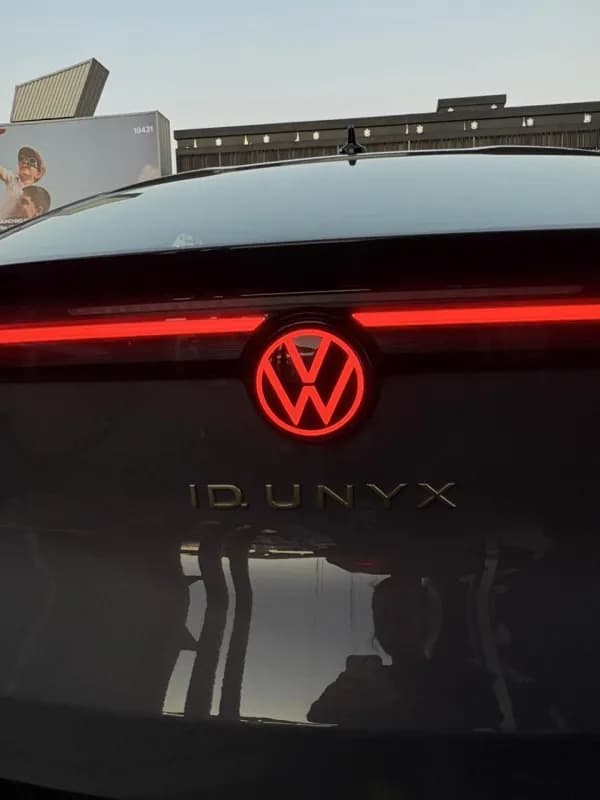 فولكس فاجن اي دي UNYX 2024 التيميت ايدشن رمادي أوتوماتيك — جديدة