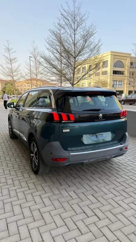 بيجو 5008 2019 الور باك أخضر زيتي أوتوماتيك — مستعملة